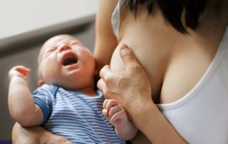 5 Tips for Breastfeeding Pain Relief – How to Avoid the Pain