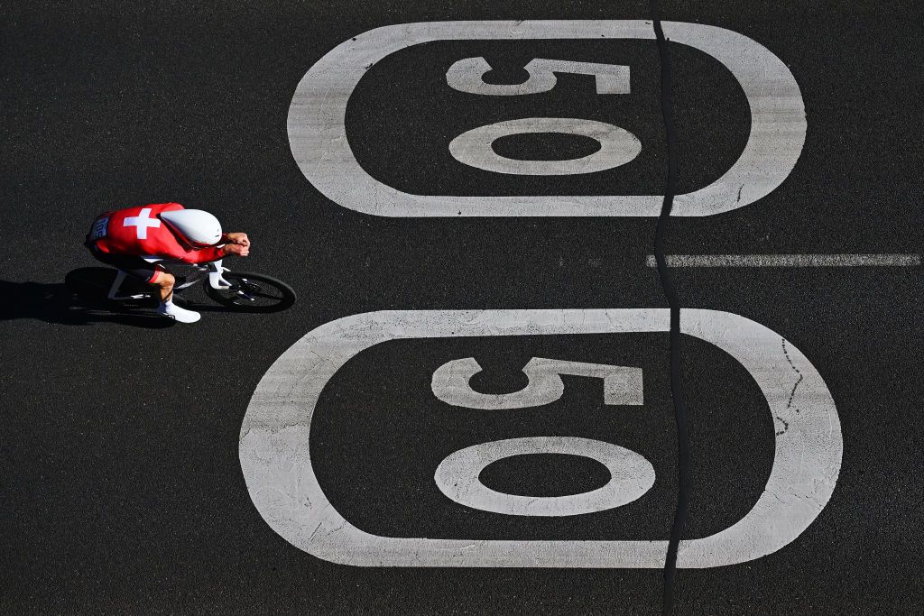 Stefan Kung storms to the finish in the Swiss national champion's skinsuit