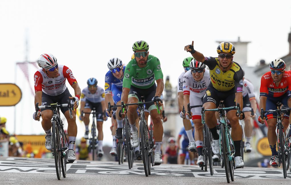 Dylan Groenewegn wins stage 7 at the Tour de France ahead of Caleb Ewan and Peter Sagan