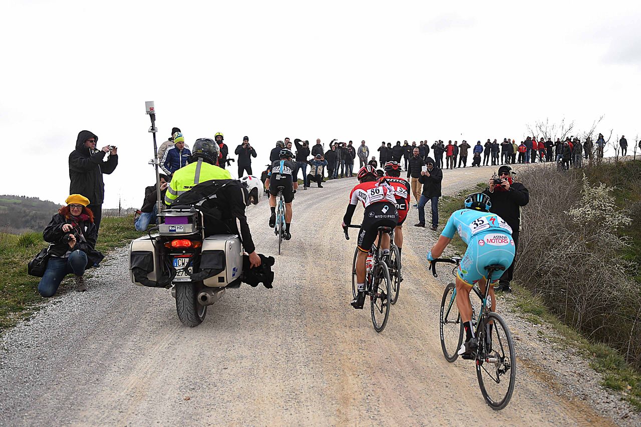 Andriy Grivko (Astana) at the rear of the breakaway
