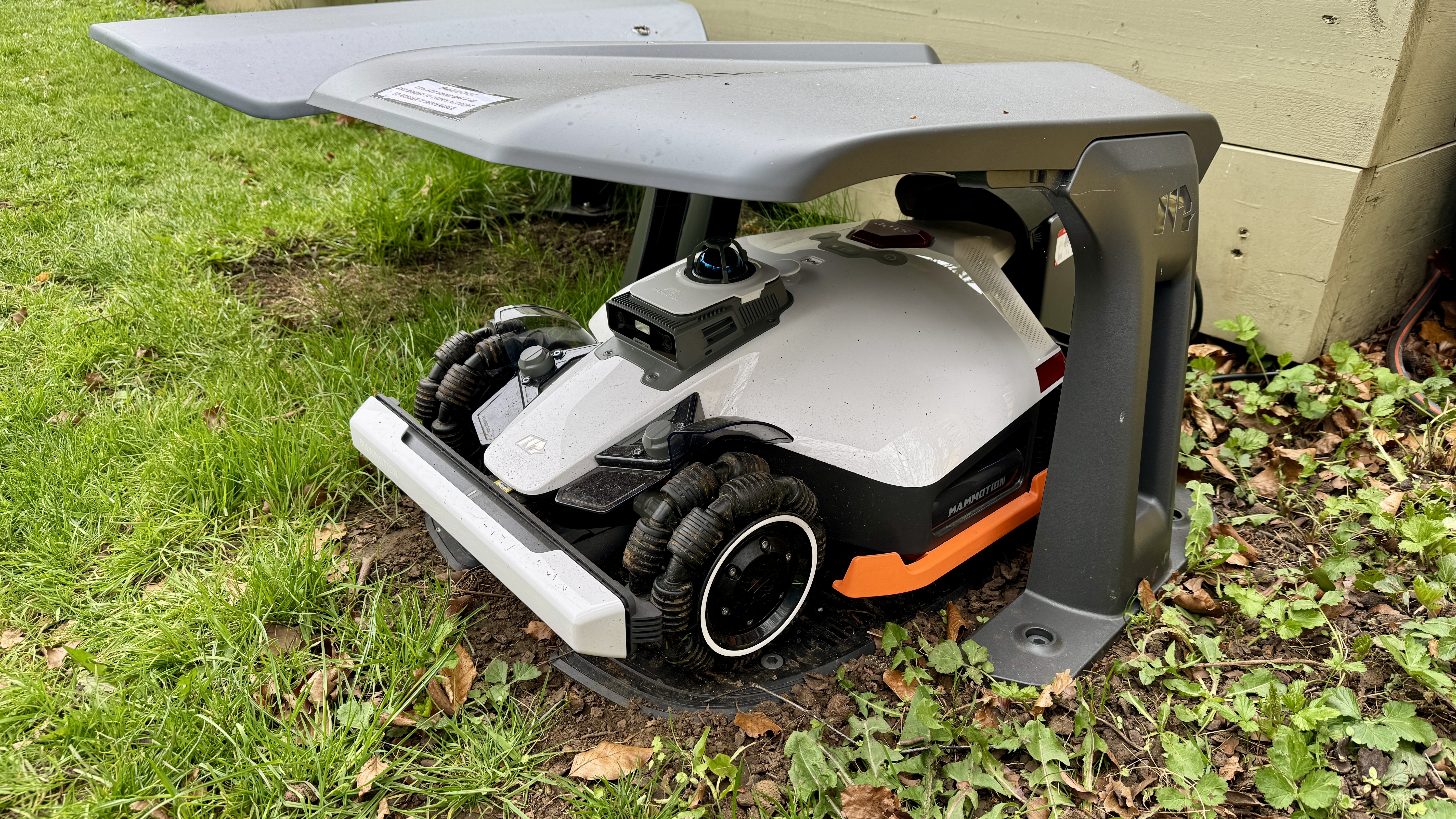 Mammotion LUBA 3 AWD 3000 robot lawn mower