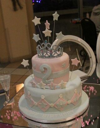 Cake, Sweetness, Cuisine, Food, Dessert, Baked goods, Ingredient, Cake decorating, Cake decorating supply, Sugar cake,
