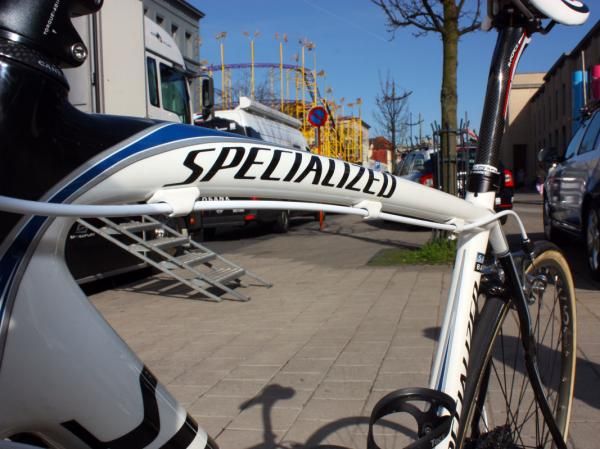 Special full-length rear brake housing keeps the line sealed from contamination.