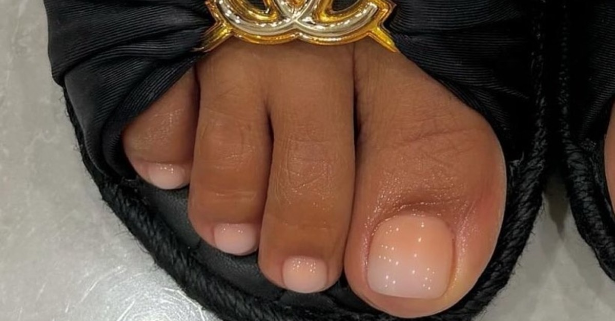 Only the Chicest Individuals Commit to Pedicure Nail Art