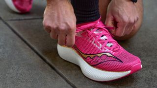 Man lacing up the Saucony Endorphin Pro 3