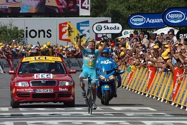 The Kazakh attacked solo off the remainder of the break.