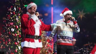 Blake Shelton and Ice-T in Blake Shelton's Holiday Bartacular