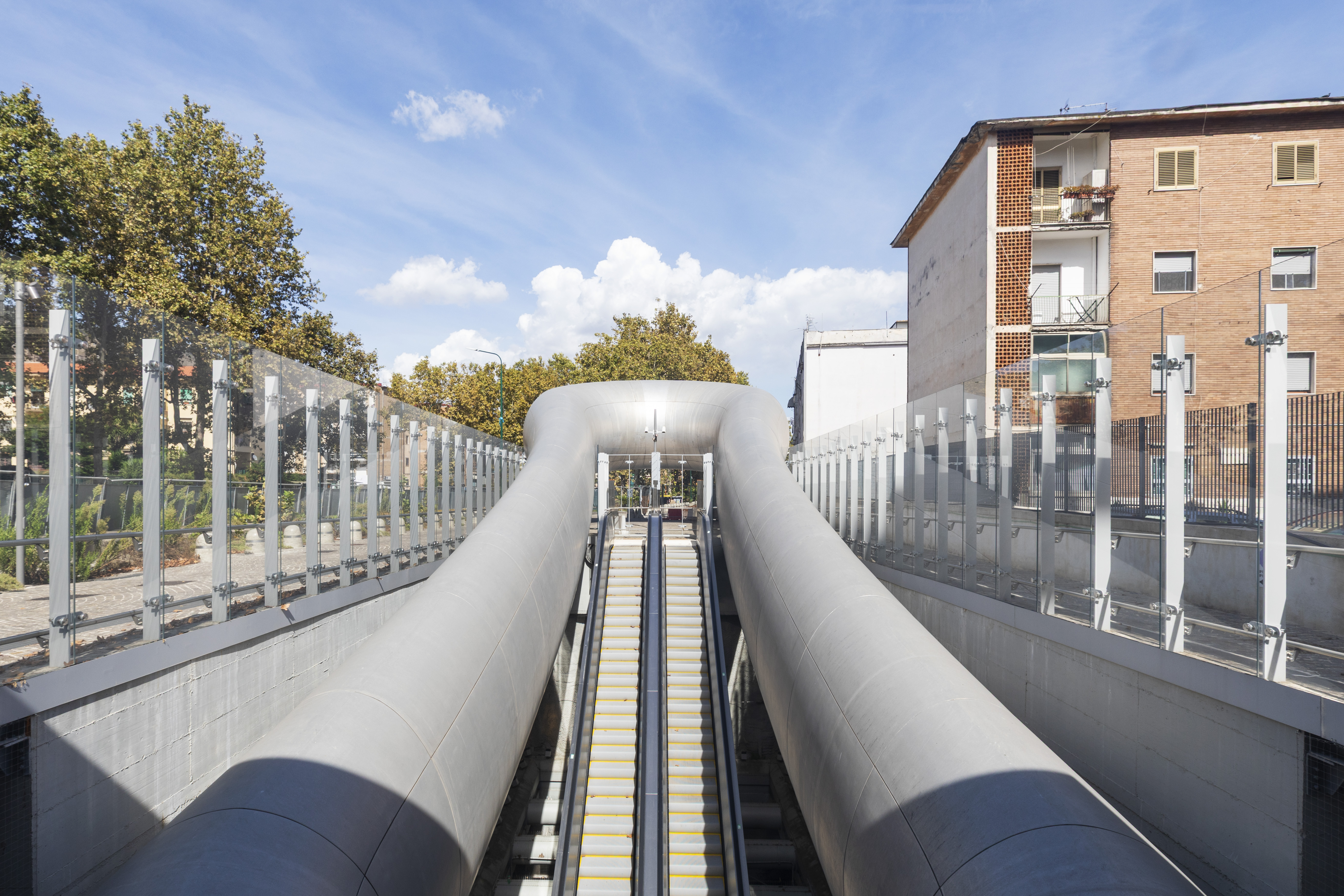 Anish Kapoor&#039;s Naples station entrance