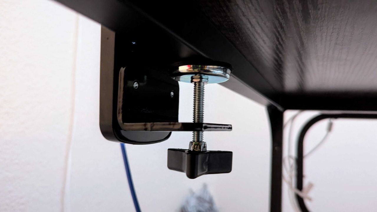 Image of the HUANUO Single Monitor Arm Mount (HNSS7).
