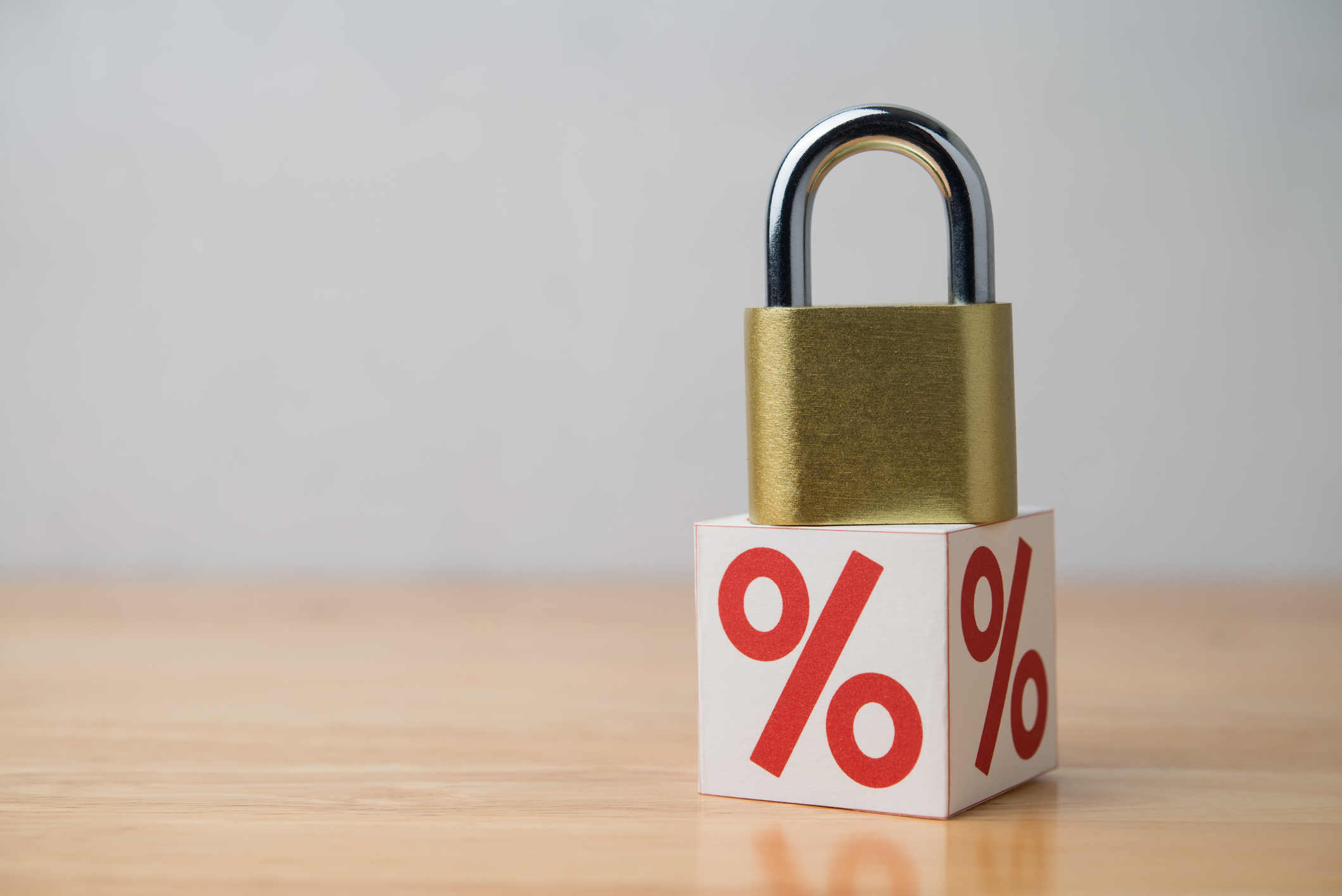Padlock on percentage sign (interest rate) 