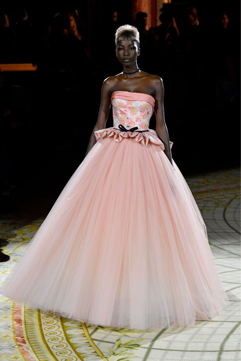 Spring 2023 couture: viktor &amp; rolf
