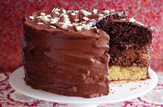 Cake decorating ideas: Melted chocolate and ganache