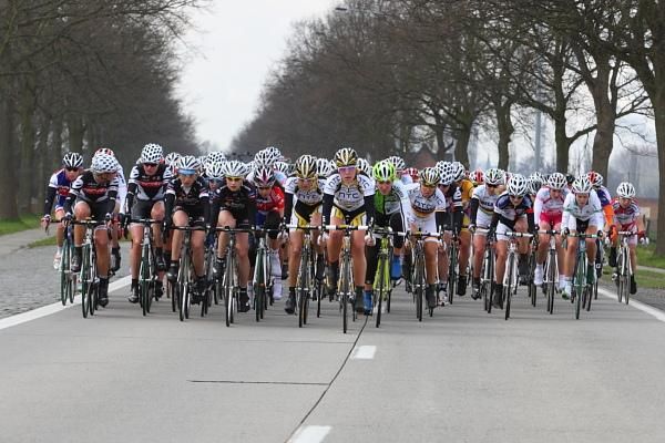 The bunch spreads out on a rare section of wide road in the 2010 Ronde