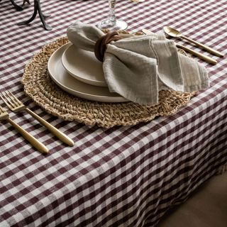 Nevelyn Fringed Tablecloth