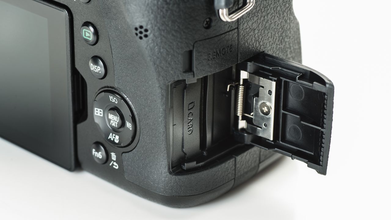 Panasonic Lumix DMC-FZ2000