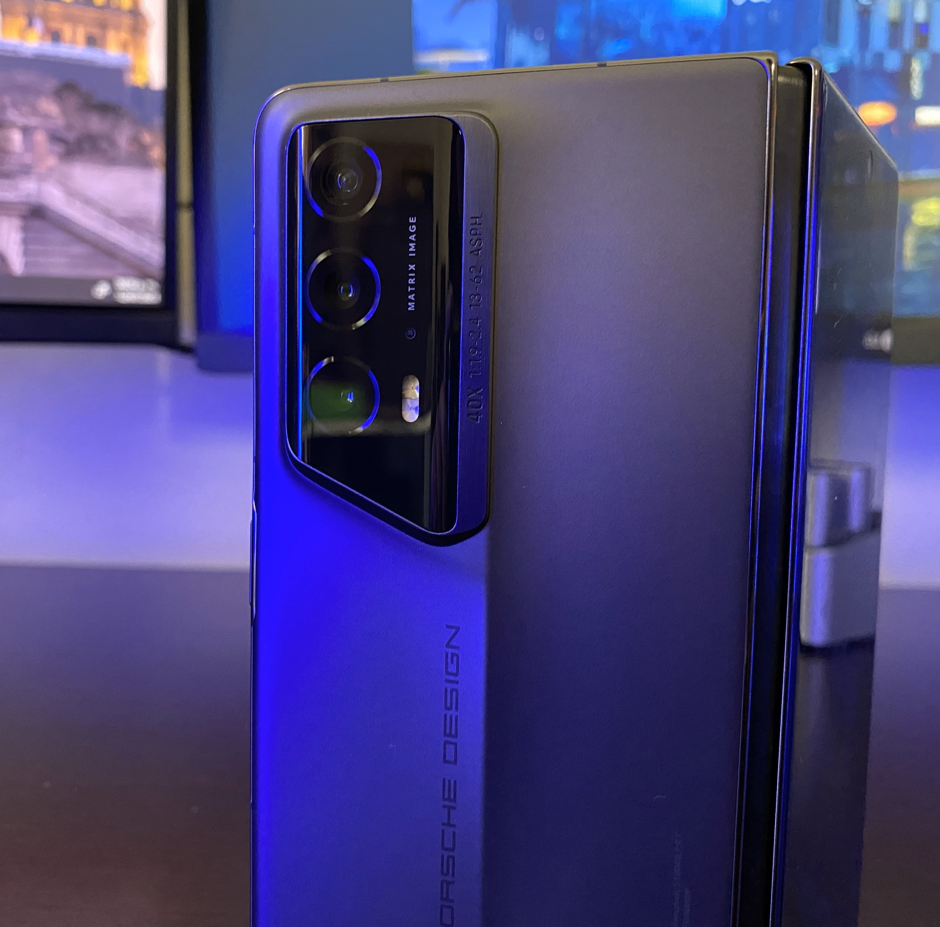 HONOR Magic V2 RSR Porsche Design