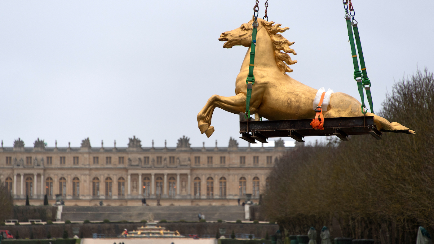 A horse from Apollo&amp;rsquo;s Fountain is lifted into place.