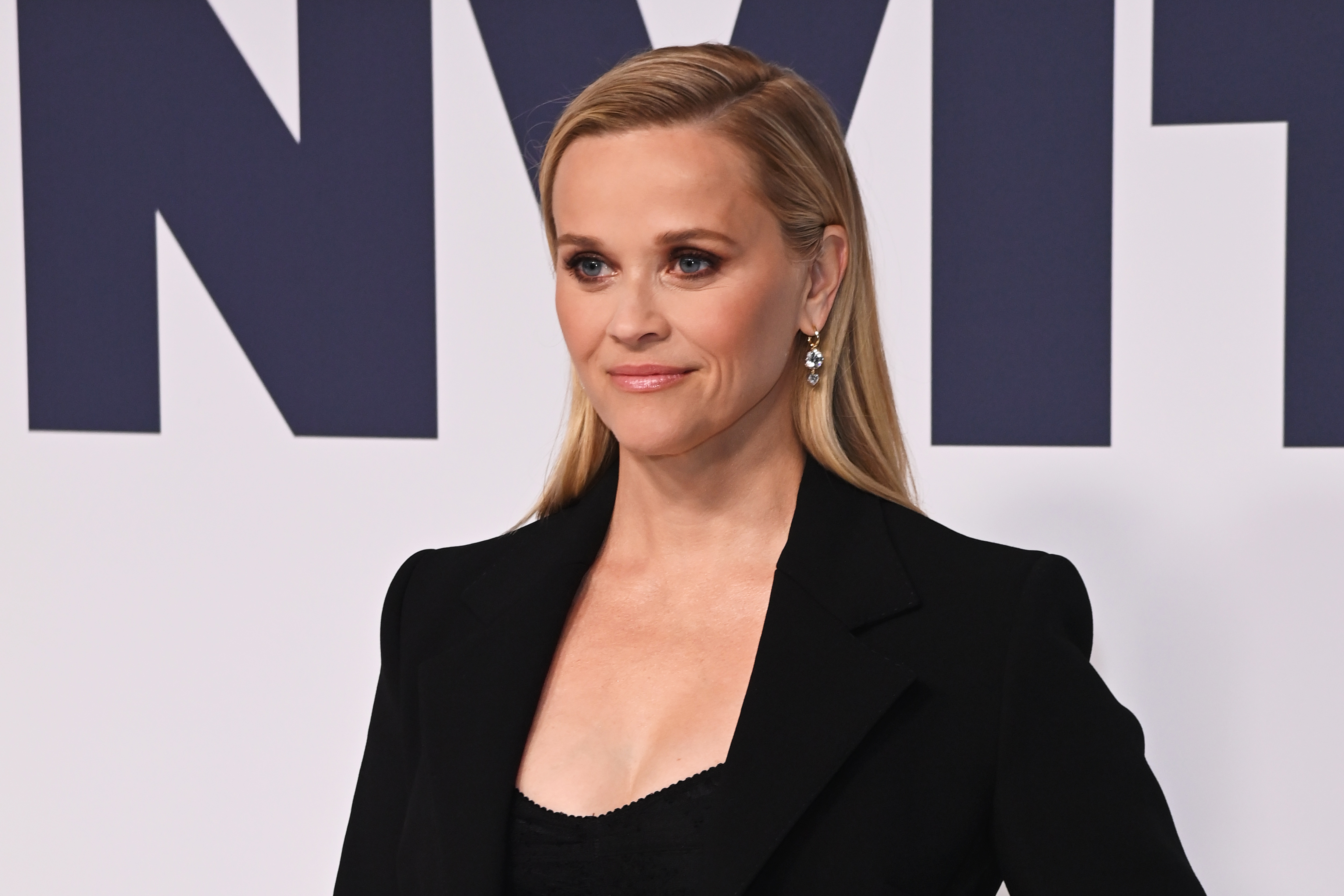 LONDON, ENGLAND - JANUARY 23: Reese Witherspoon attends the UK Special Screening of &amp;quot;You&#039;re Cordially Invited&amp;quot; at the London Palladium on January 23, 2025 in London, England. (Photo by Alan Chapman/Dave Benett/WireImage)