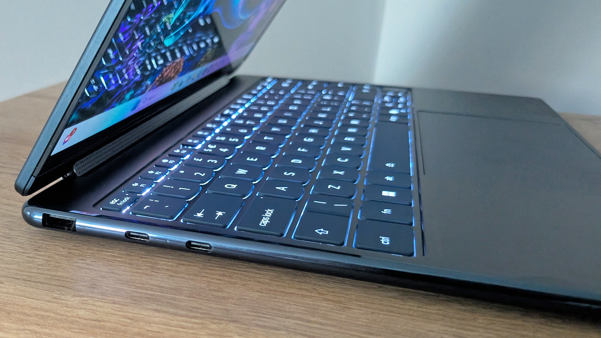 Lenovo Yoga 9i 2-in-1 Gen 10 Aura Edition