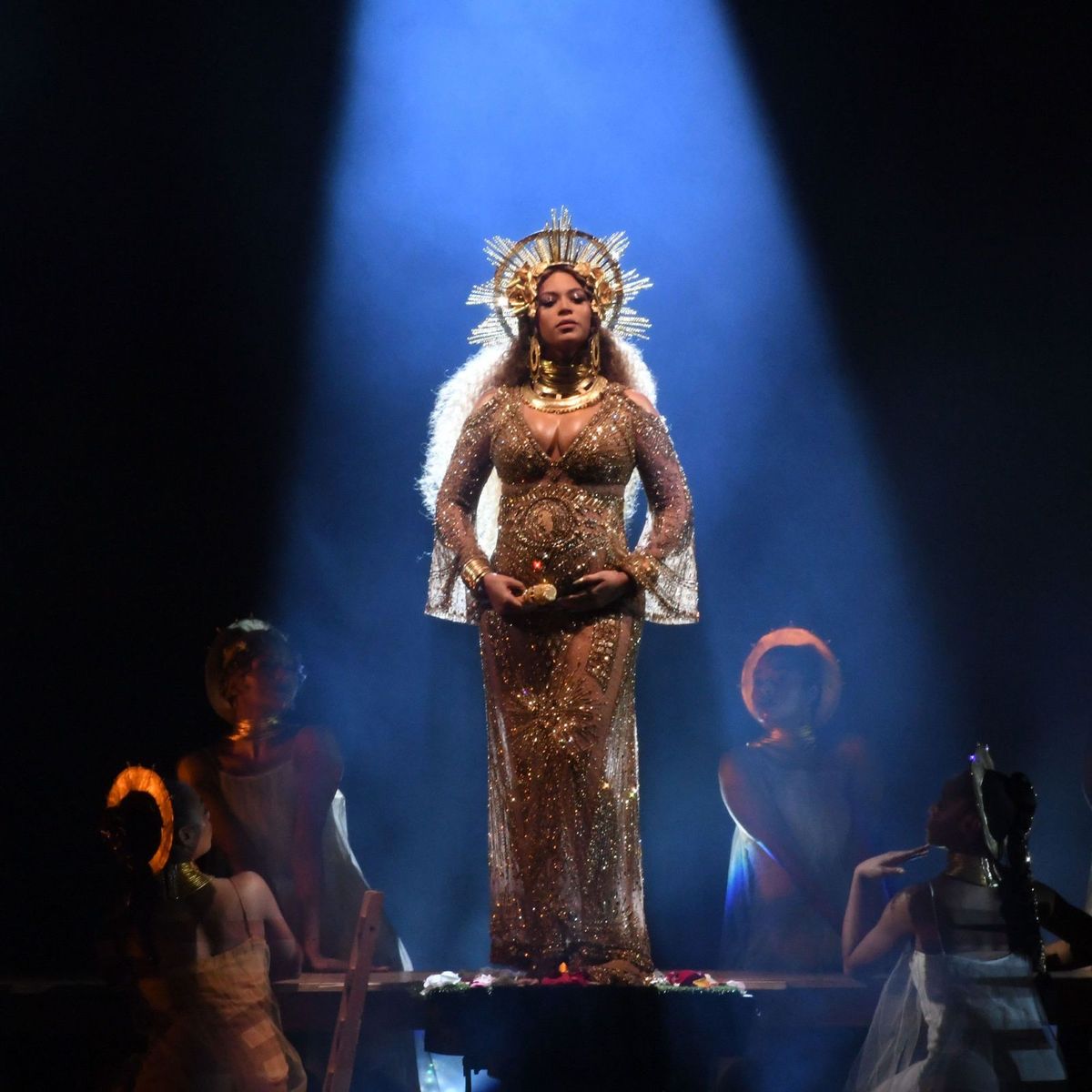 Watch Video of Pregnant Beyoncé Slaying Her Grammys 2017 Performance ...