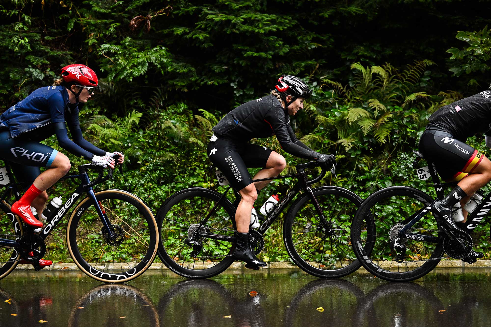 Picture by Chris AuldSWpixcom 28092024 2024 UCI Road and Paracycling Road World Championships Zurich Switzerland Womens Elite Road Race Caroline Baur Switzerland with Sara Martin Martin Spain Nina Berton Luxembourg