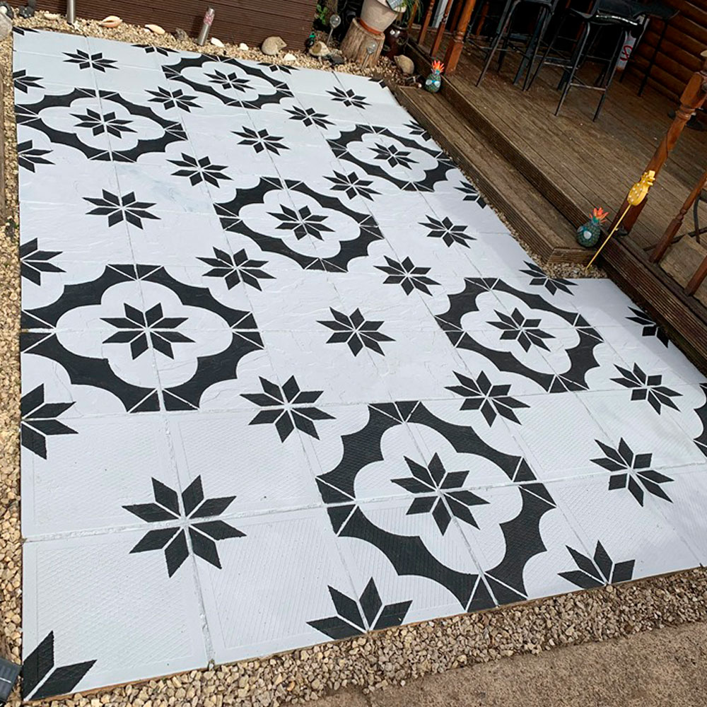 Homeowner Uses Stencil To Paint The Patio And It Looks Amazing   HB7mavkt6mBmfP8EZdGrsV 