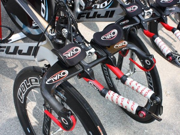 Fuji-Servetto riders are currently equipped with Oval Concepts aero bars but that will certainly change come July 1 when the UCI begin to more strictly reinforce their equipment rules.