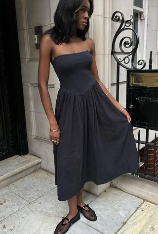 foto seorang wanita mengenakan salah satu gaun musim panas terbaik dari Free People