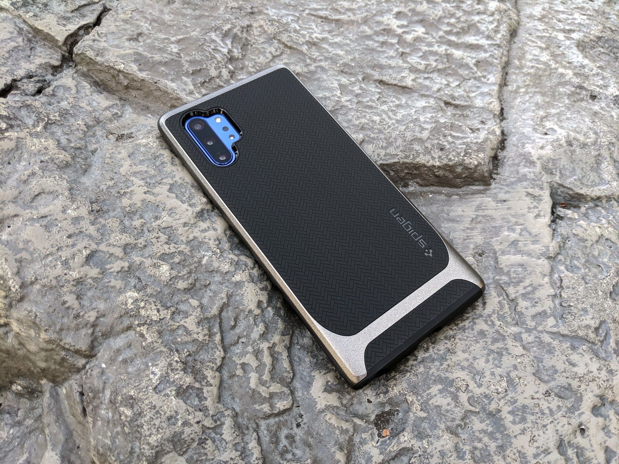 Spigen Neo Hybrid Note 10+ Case review: Herringbone is back, baby