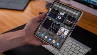 Multitasking with a modified Overview screen on the Samsung Galaxy Z Fold 4