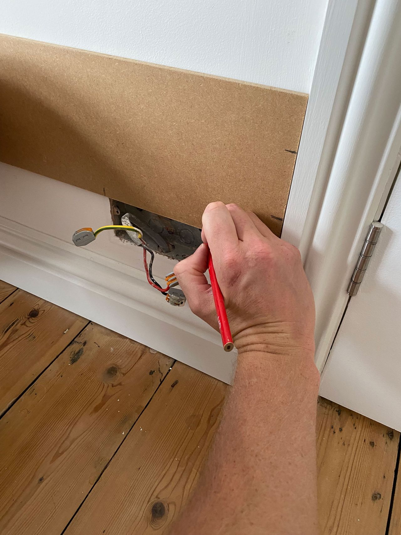Cutting a plug hole in wall panelling