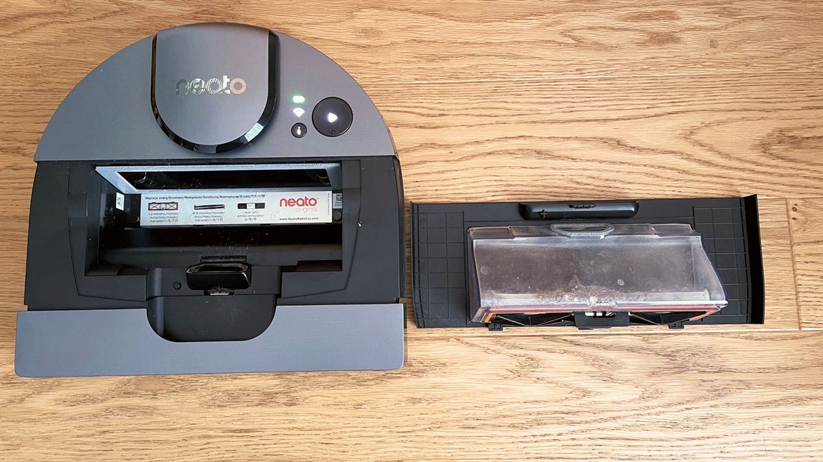 Neato Robotics D10 being tested in writer's home