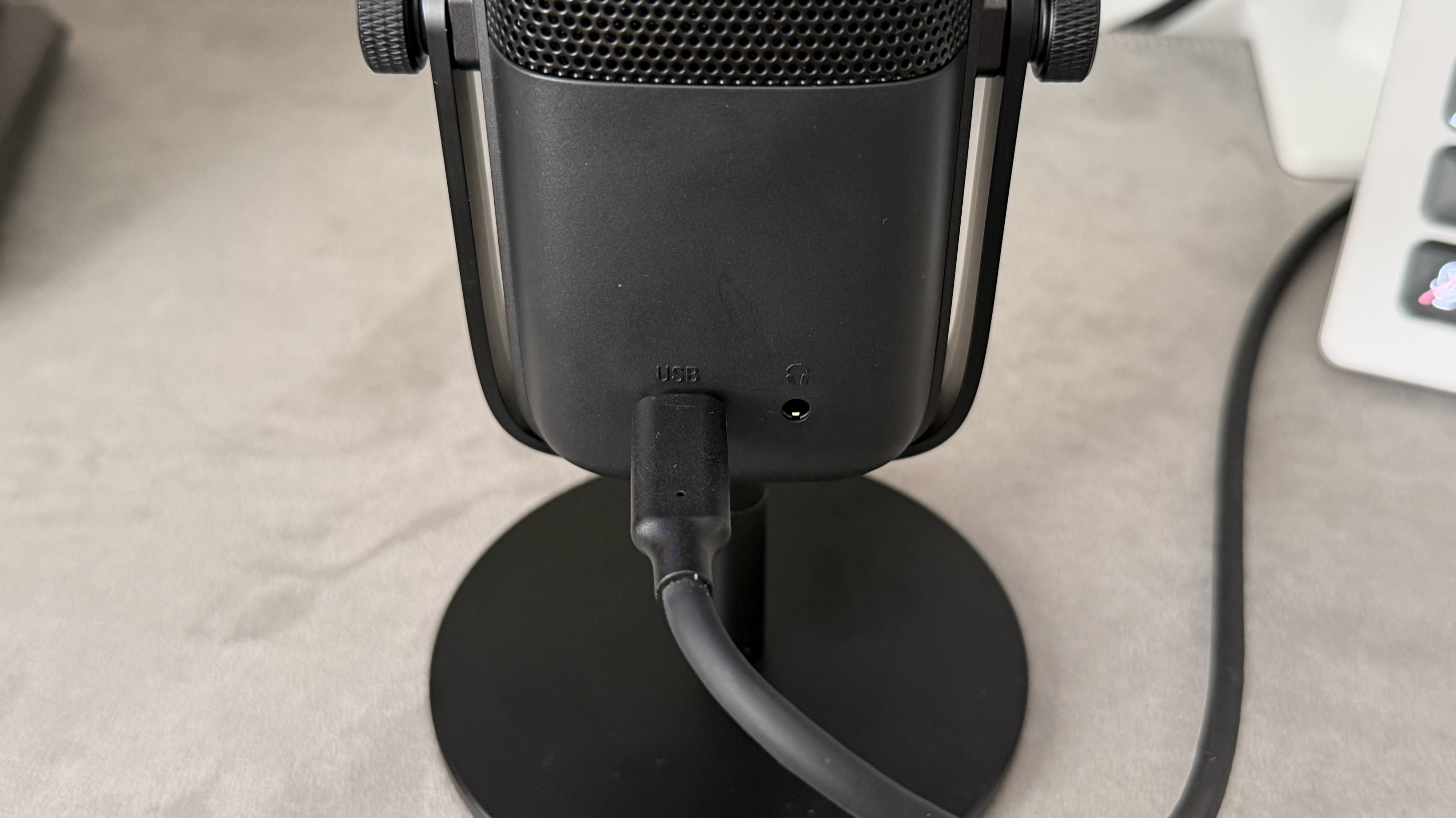 The rear connections on the Elgato Wave 3 Mk2