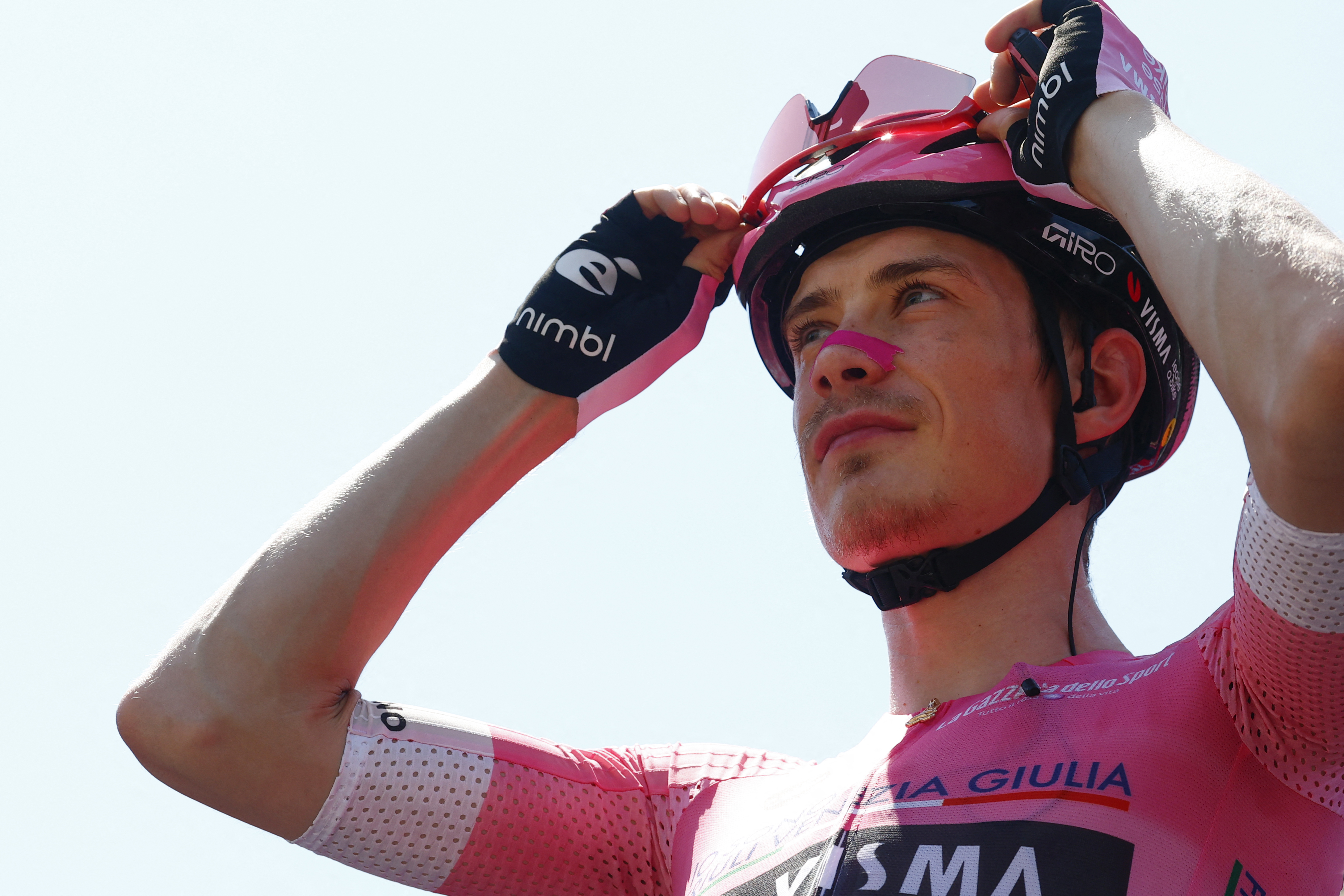 Team Visma Lease a Bike Danish rider Jonas Vingegaard wearing the overall leader's pink jersey (Maglia Rosa) looks on prior the 16th stage of the Giro d'Italia 2026 - Tour of Italy cycling race between Bellinzona and Cari, Switzerland, on May 26, 2026. (Photo by Luca Bettini / AFP)
