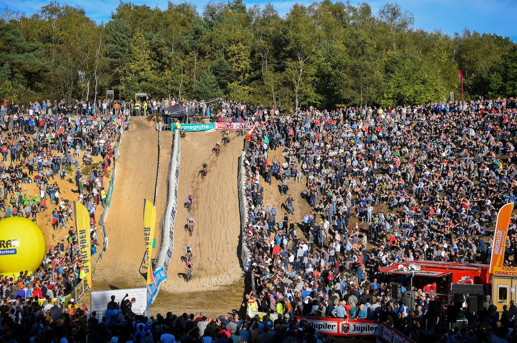 The Zonhoven sand pit was once again packed with fans
