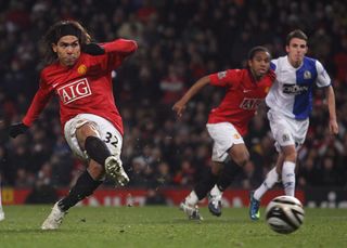 Carlos Tevez scores a penalty for Manchester United against Blackburn Rovers, 2008