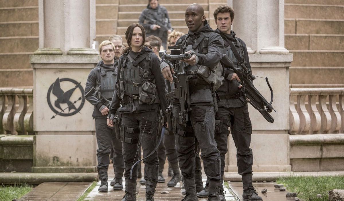 Peeta, Katniss, Boggs and Gale in Hunger Games Mockingjay Part 2