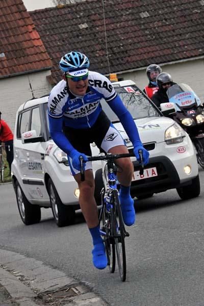 Jean Zen (Palmans-Cras) tries to rejoin the break.