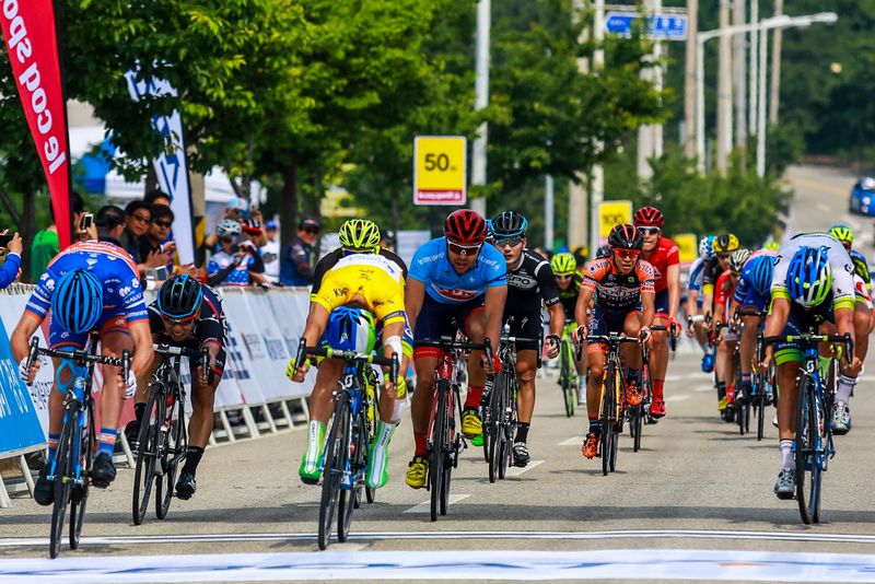 Patrick Bevin (Avanti Racing Team) nudges out Caleb Ewan (Orica-GreenEdge) for the stage win