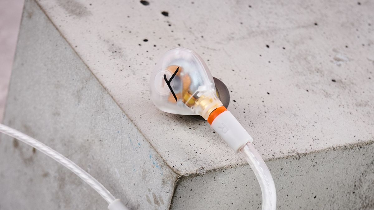 Beyerdynamic DT 30 IE earbud balanced on block