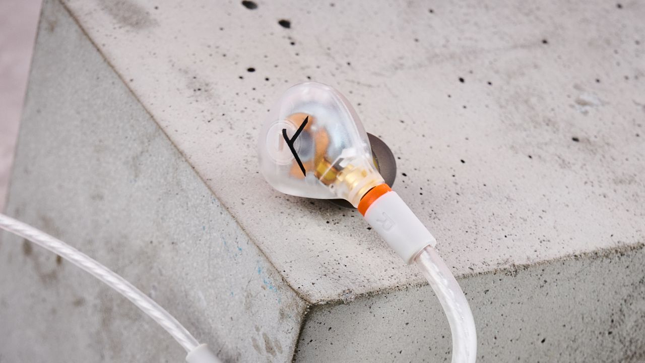 Beyerdynamic DT 30 IE earbud balanced on block