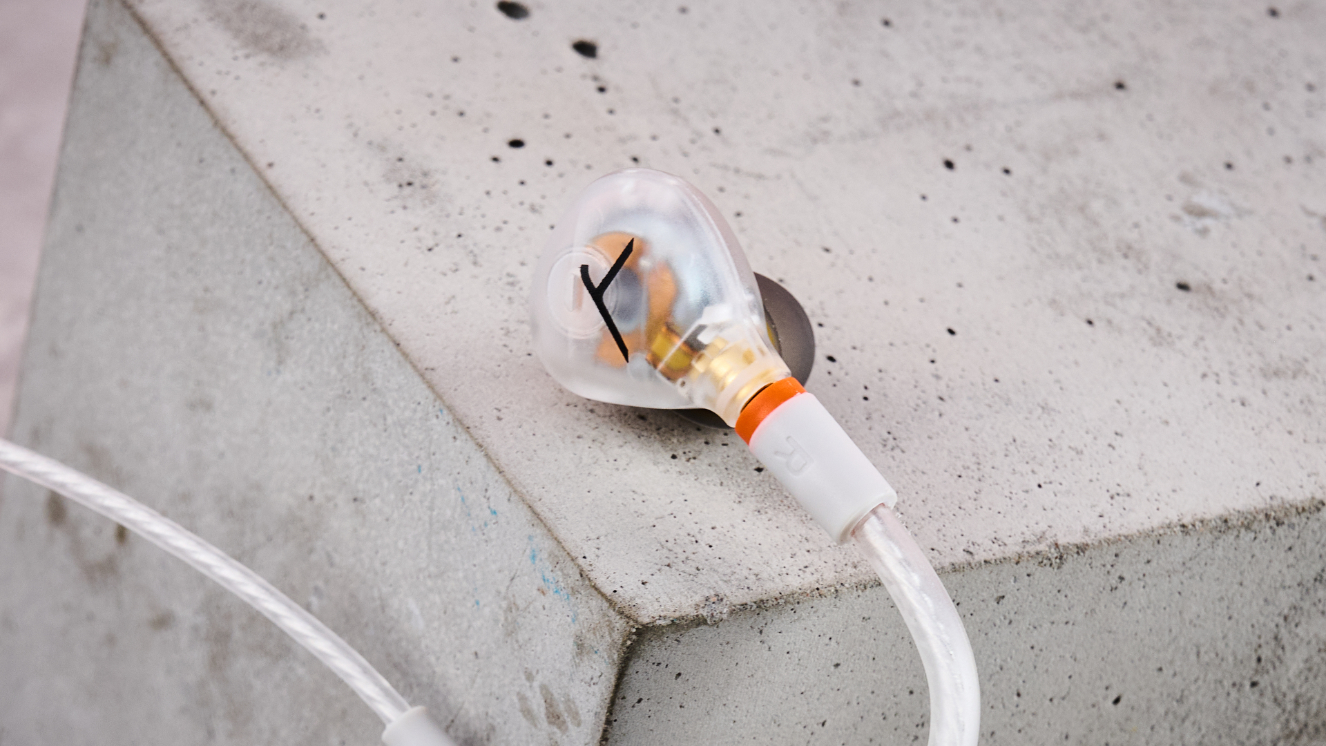 Beyerdynamic DT 30 IE earbud balanced on block