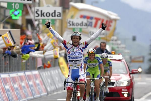 Michele Scarponi (Androni Giocattoli) celebrates his victory in Aprica.