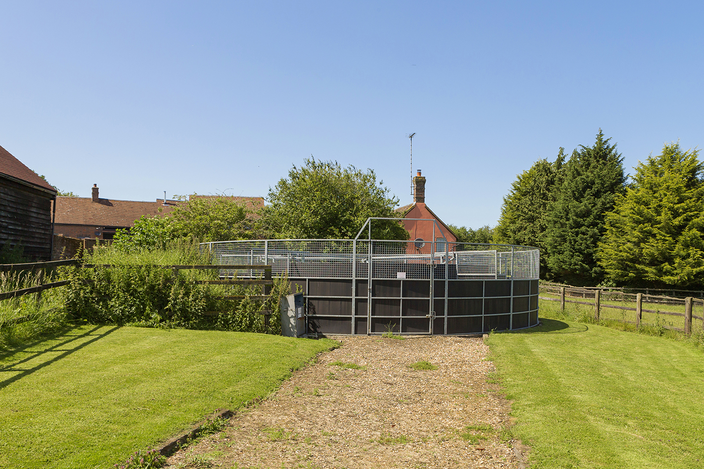Shortgrove Manor Farm HORSE WALKER