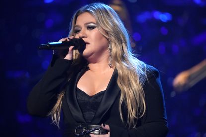 Kelly Clarkson seemingly hits out at her ex with a new cover