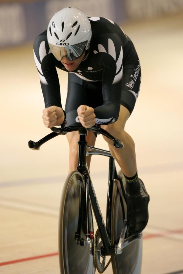 Jesse Sergent (New Zealand) took the early lead in his qualifying ride in the men's 4,000m individual pursuit and held on to go fastest and into the gold medal final