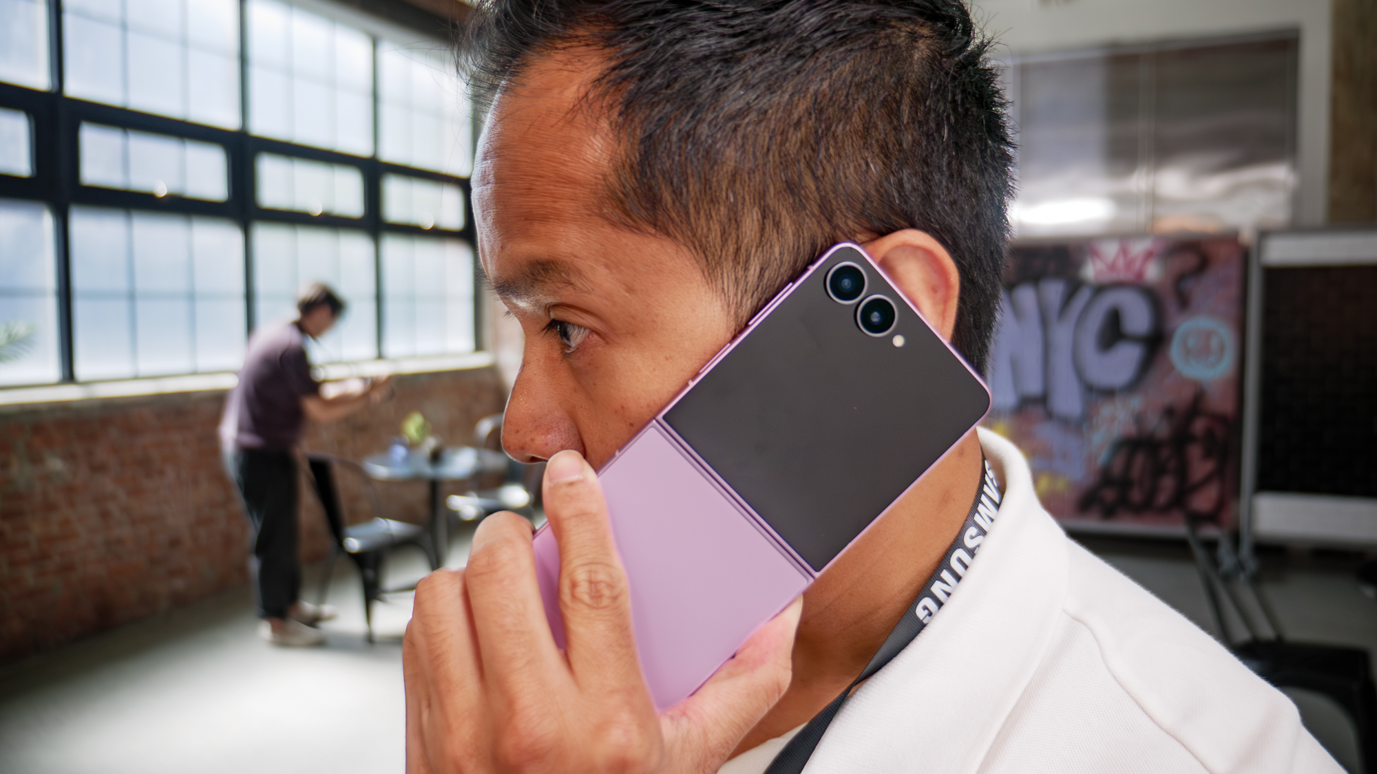Samsung Galaxy Z Flip 8 phone call.