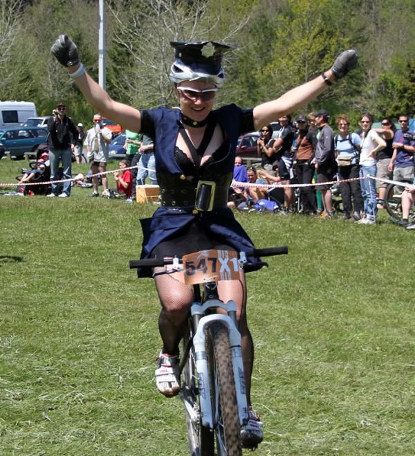 Heather Logie wins the women's category at Singlespeed Worlds