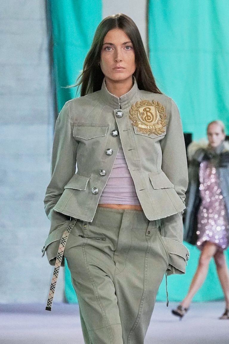 Burberry S/S 25 Runway Show in London Review Who What Wear(01)