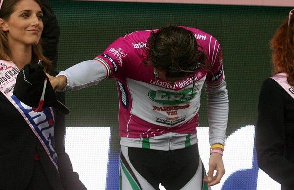 Danilo Di Luca bows to the crowd in his home region of Abruzzo.